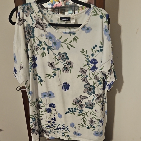 Basic Editions Tops - Floral Print Women's Top - White and Blue